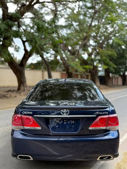 A picture of TOYOTA CROWN ATHLETE