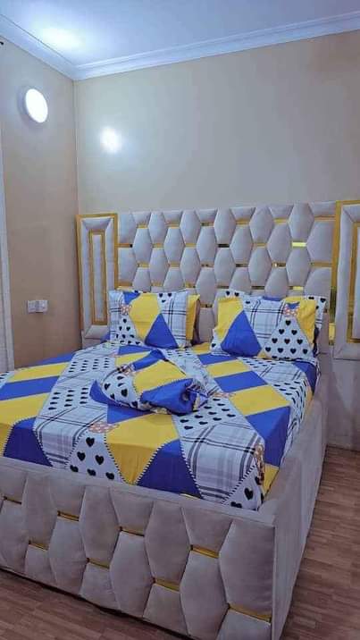 A picture of TSH 28 000 Shuka 2 Foronya 4 Size 8 8