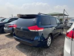 A picture of 2011 Toyota sienna LE tokumbo Price 11m Location Ojodu begger