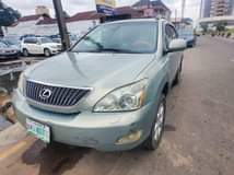 A picture of Lexus Rx330