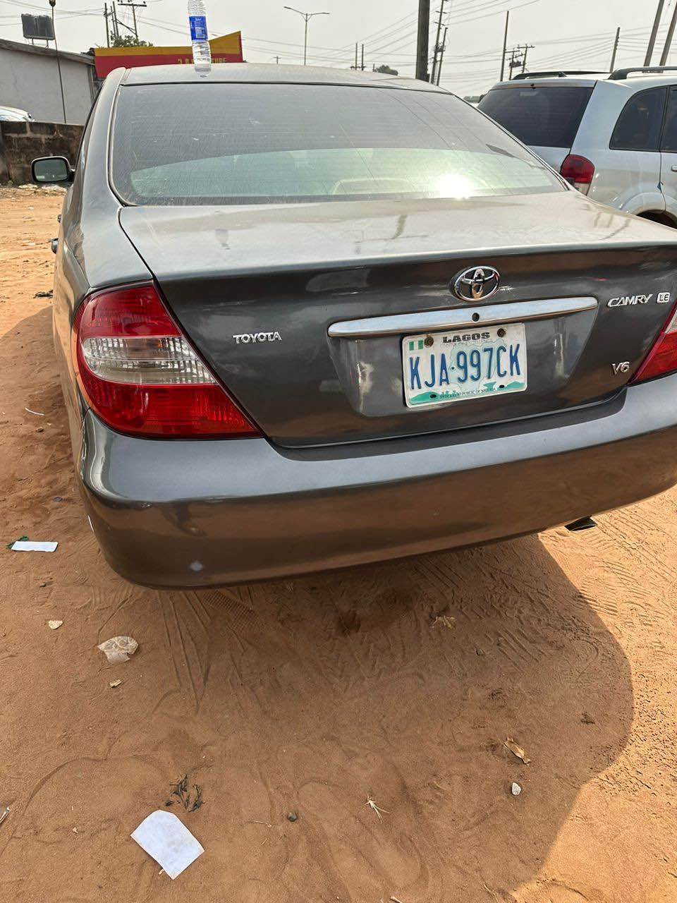 A picture of 2004 Camry car