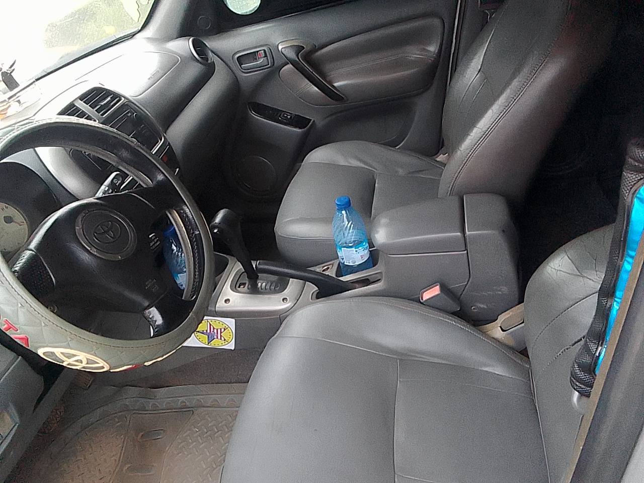 A picture of Check out this SMART Toyota RAV4 2003 U CAN GIVE