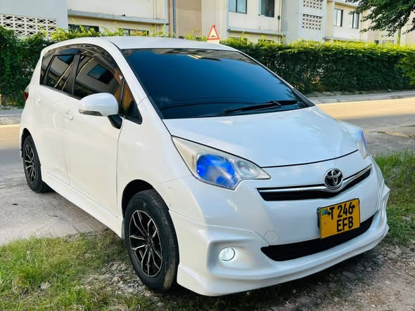 A picture of Toyota ractis new