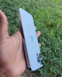 A picture of iPhone 13 pro Max Gb256 PRICE 999 000