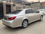 A picture of 2011 toyota avalon with navigation scream and revers cam