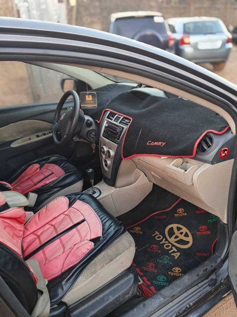 A picture of Toyota Yaris 08