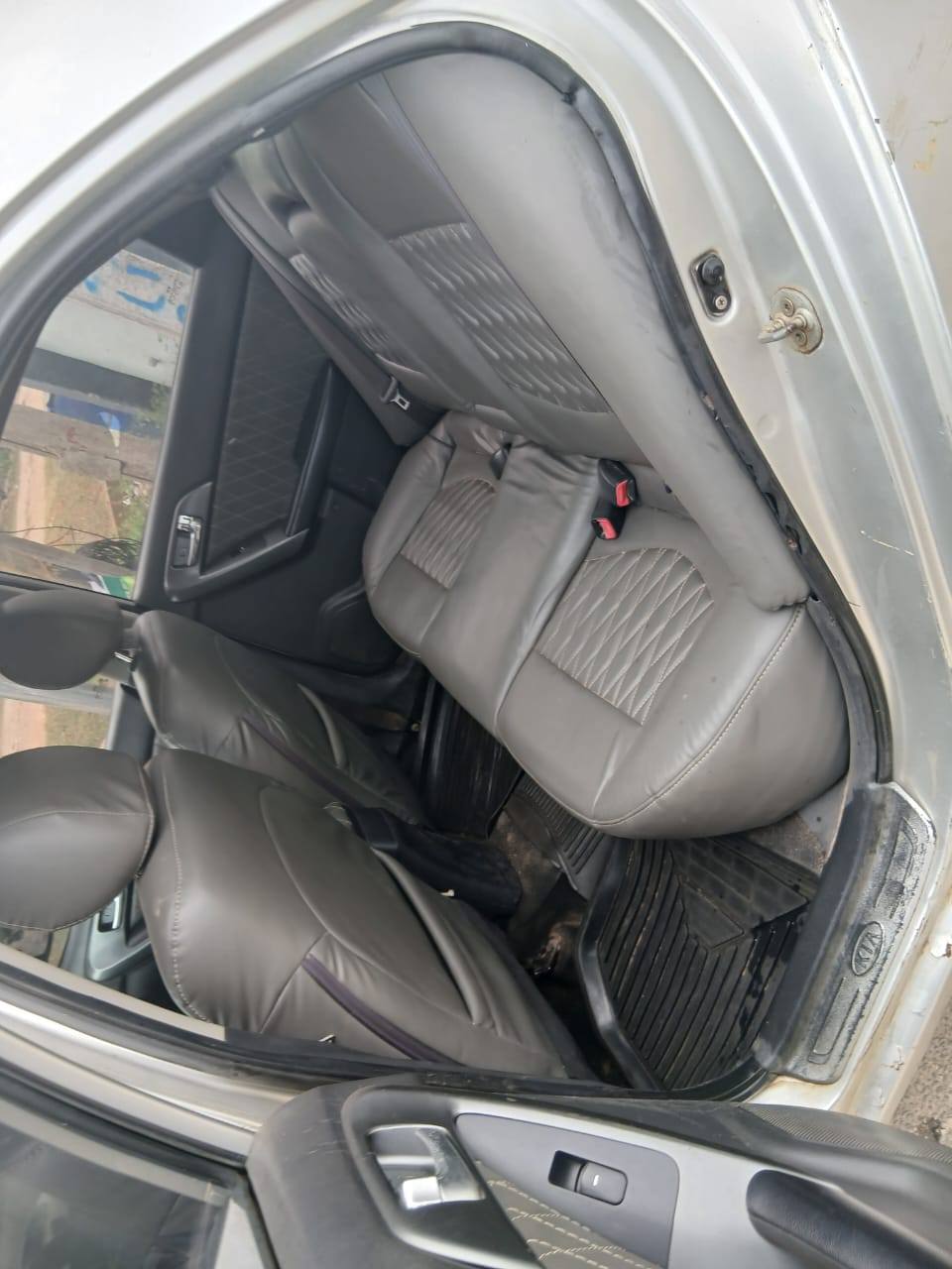 A picture of AWOOF KIA CERATO 2012