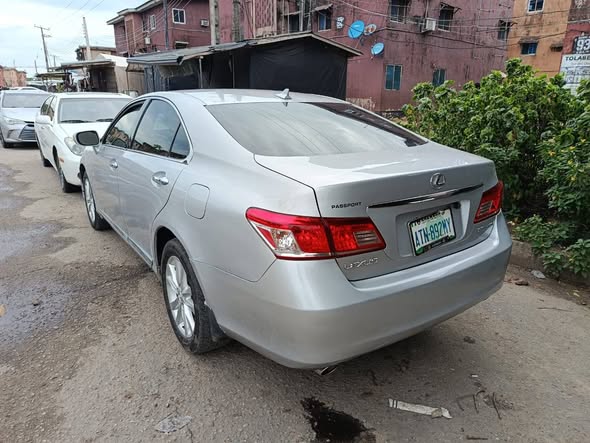 A picture of 2011 Lexus Es350 Price 9m Location 6th Avenue festac Lagos