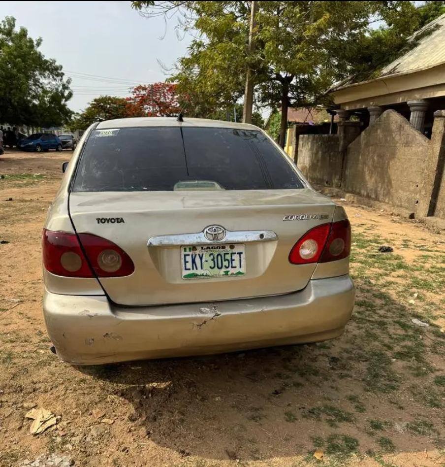 A picture of 08135300610 distress 2006 toyota corolla with good body small top