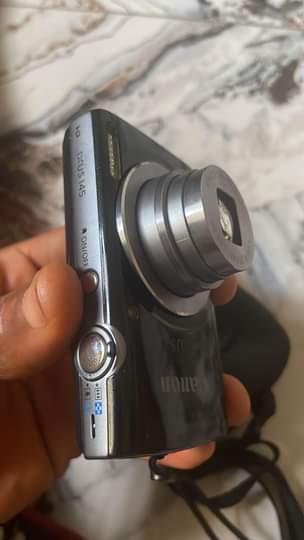 A picture of Camera and laptops hp