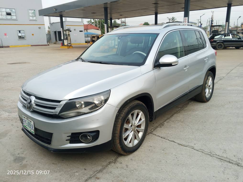 A picture of Neat Volkswagen Tiguan 2013
