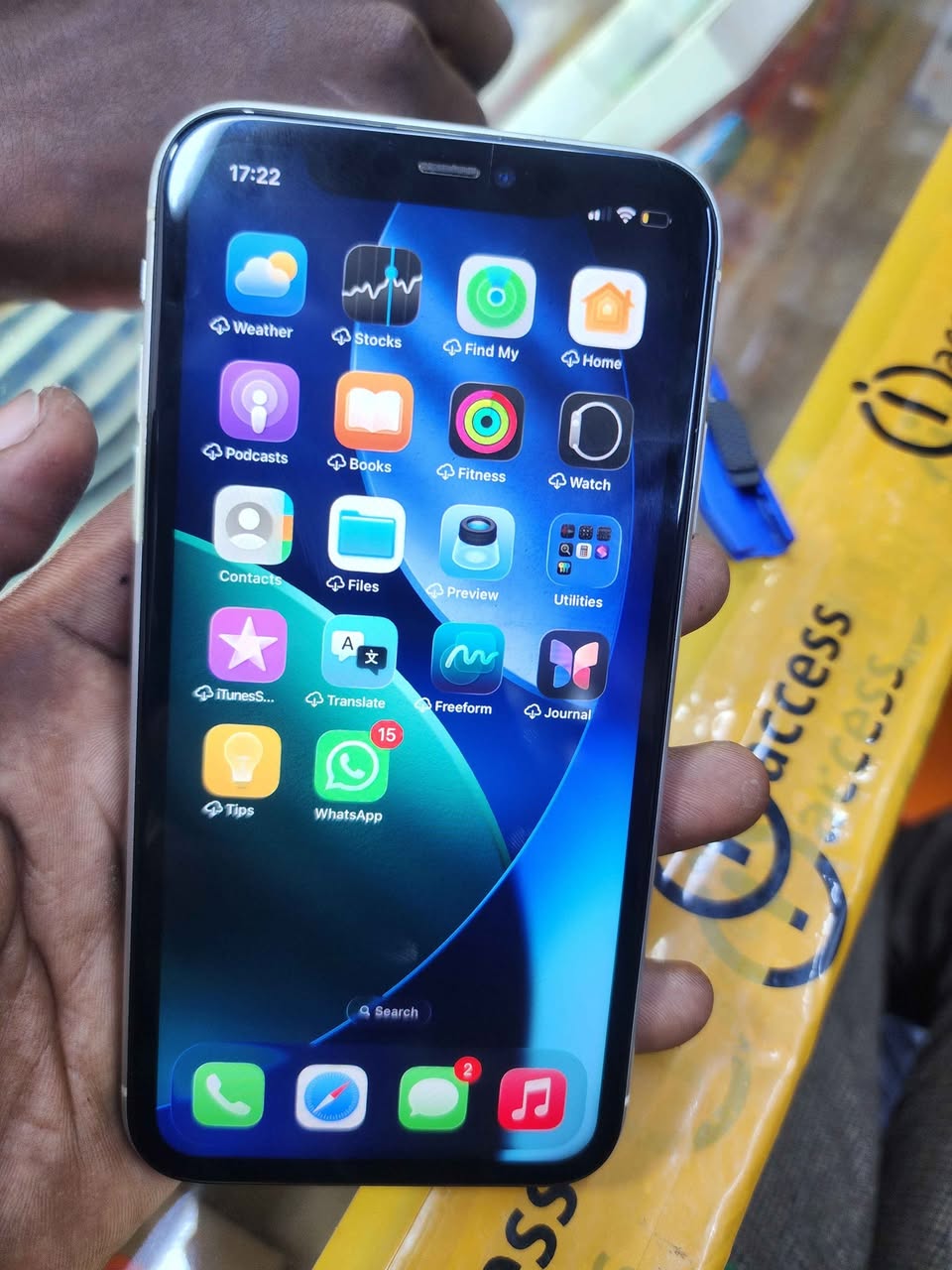 A picture of Iphone 11plain 128gb