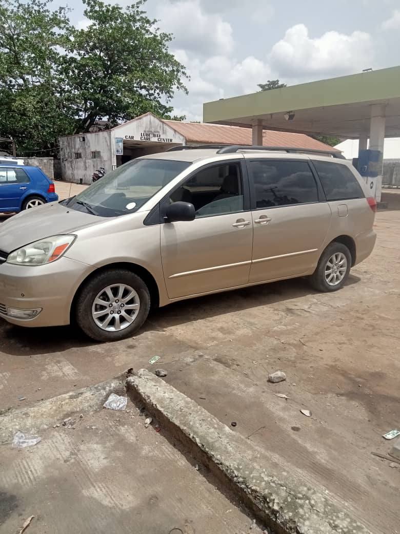 A picture of Toyota Sienna 05 06 first user nothing to fix everything