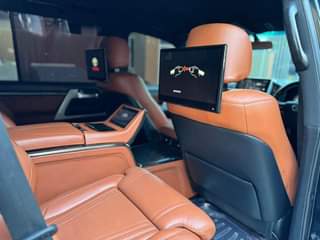 A picture of TOYOTA LANDCRUISER SERIES 200 CTT