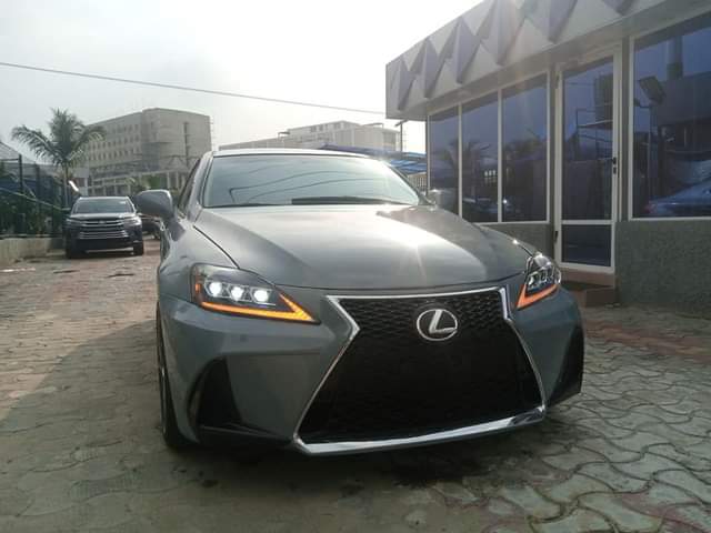 A picture of Lexus is350