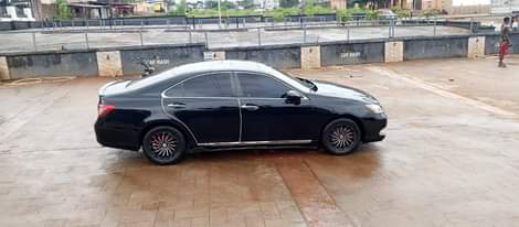 A picture of Very clean Es350 Full option Engine Gear Rims are nice