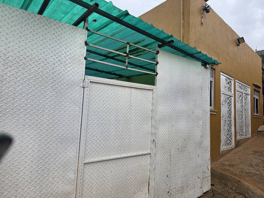A picture of For rent 500000 each self contained with each and everything