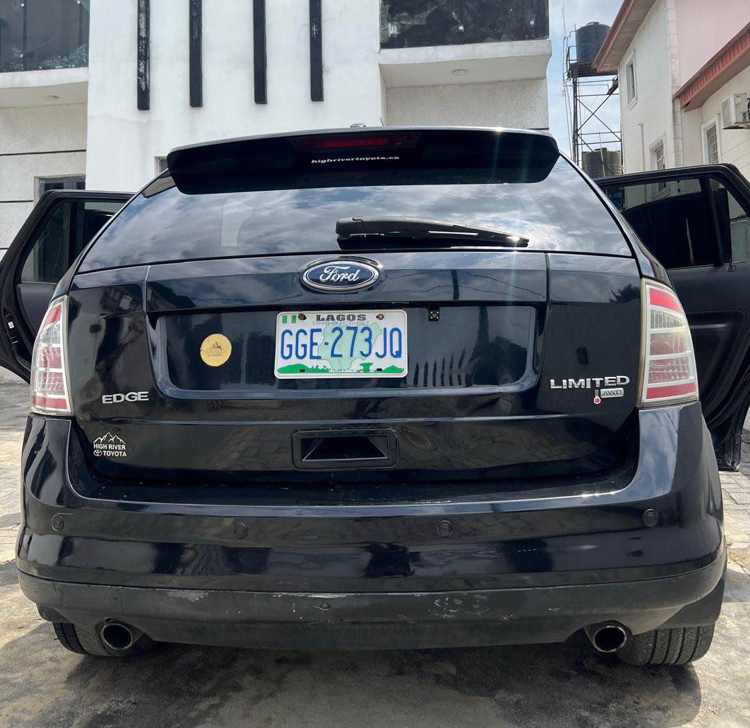 A picture of Ford car