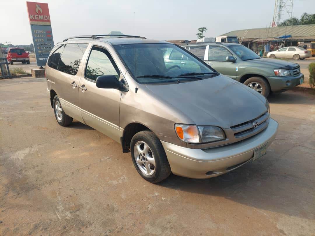 A picture of Toyota Sienna
