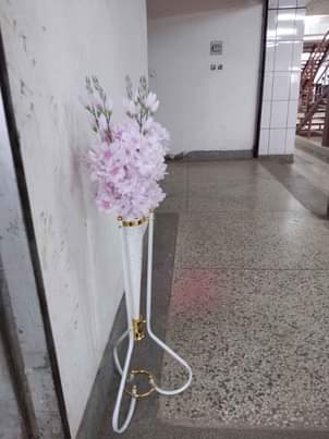 A picture of Artificial plants and flowers