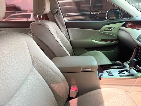 A picture of Toyota Crown On Sale 2013 Model