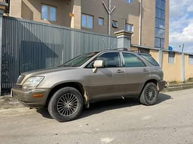 A picture of Sharp Lexus Rx300 2003 Body Pure First Body Gear Untouched