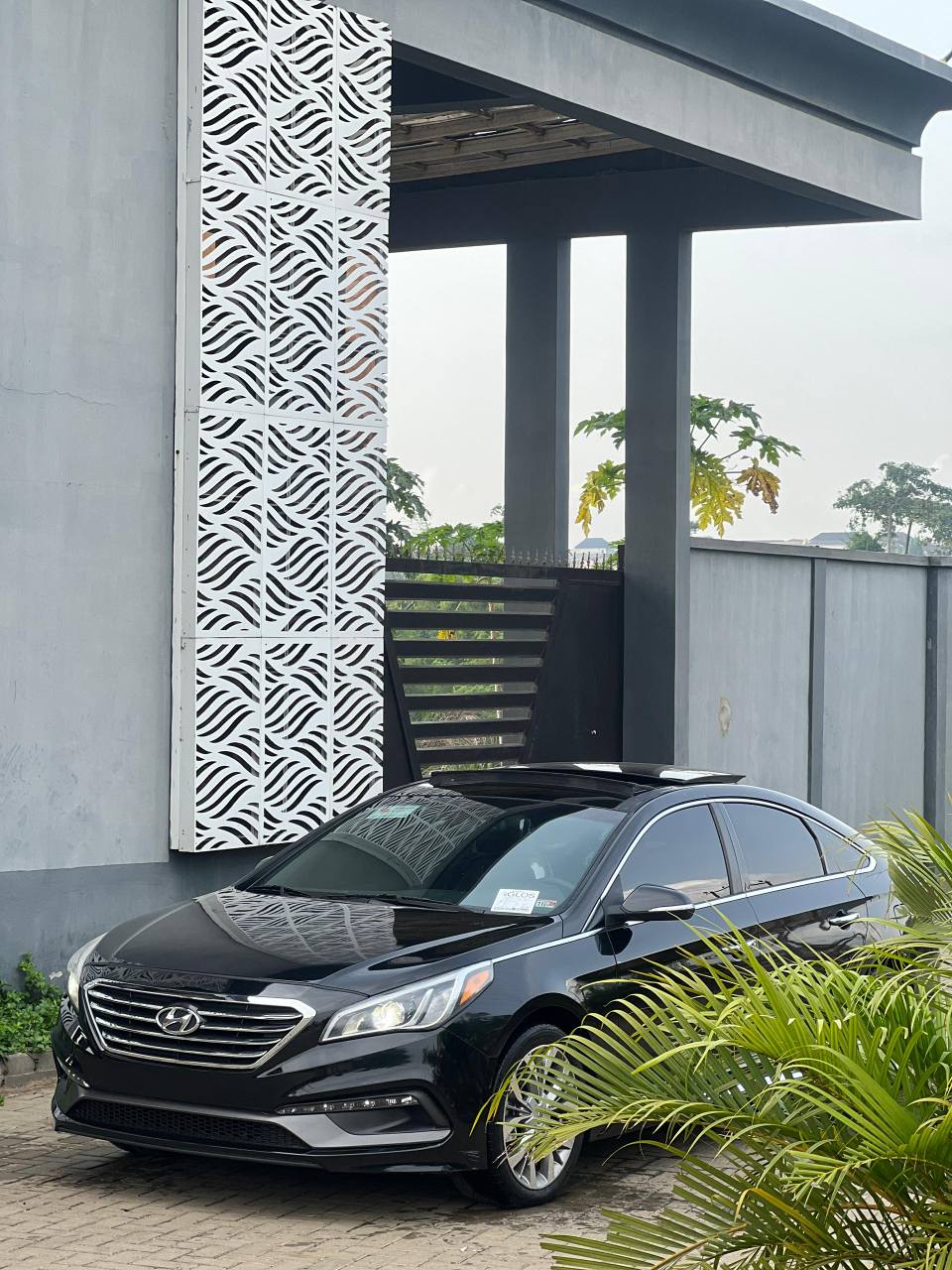 A picture of 2016 Hyundai sonata limited edition foreign used accident free fullest