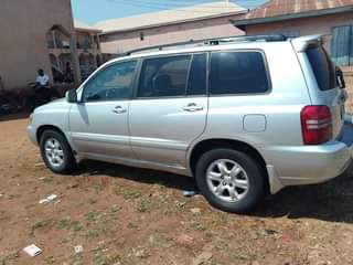 A picture of Toyota Highlander in perfect condition buy and drive engine and
