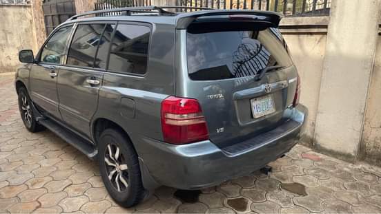 A picture of Toyota Highlander working perfectly 2347083086612