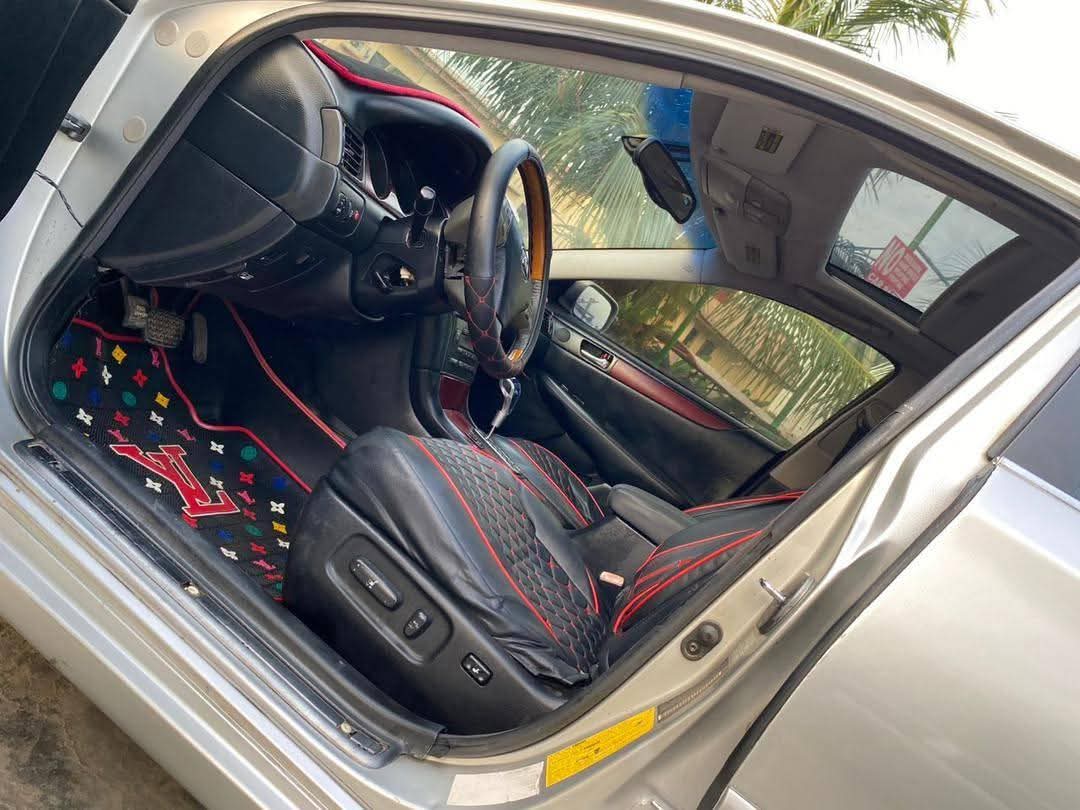 A picture of 2004 Lexus es 330