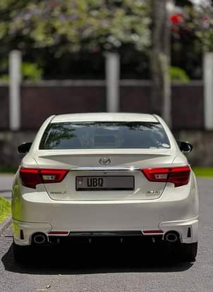 A picture of FRESH IMPORT TOYOTA MARK X 2015