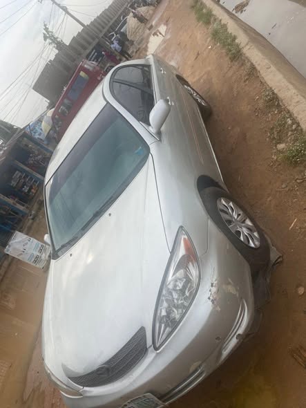 A picture of 2004 Toyota Camry