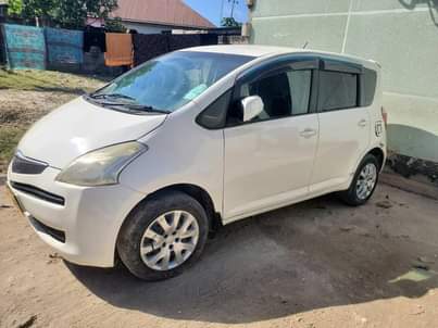A picture of TOYOTA RACTIS