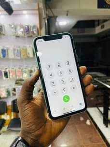 A picture of iPhone 11 720 00ugx