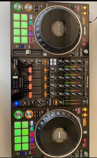 A picture of CONTROLLERS SX3 SX CDJS