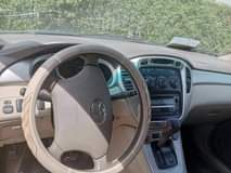 A picture of 2004 Toyota Highlander LE