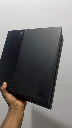 A picture of PS 4 FAT