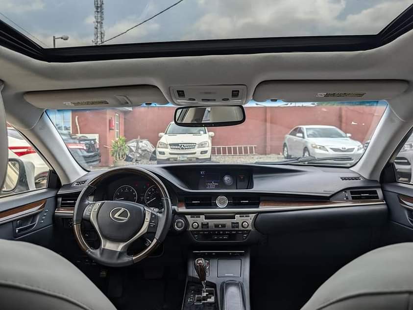 A picture of 2014 LEXUS ES350