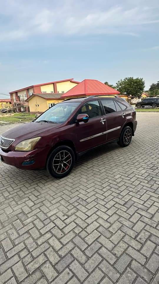 A picture of Fast Deal Registered Rx330 2006 model
