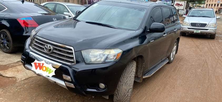 A picture of 2008 Toyota Highlander Untampared Engine Perfect Gear transmission AC sharp