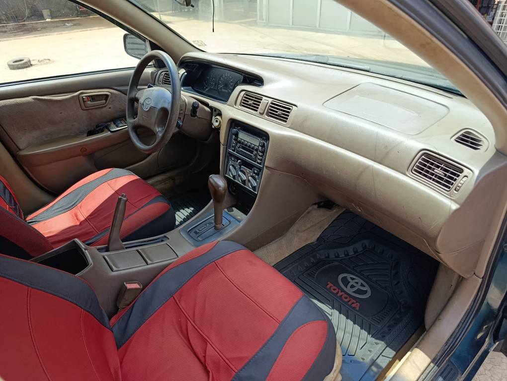 A picture of Toyota Camry 2000