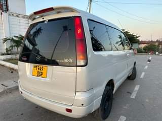 A picture of 1998 NOAH OLD 0714058883 TOYOTA