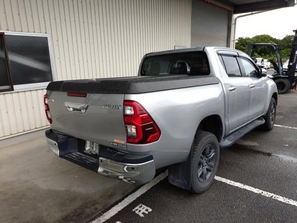 A picture of DAMAGED TOYOTA HILUX READY TO BE IMPORTED UGX 20MILLION CALL