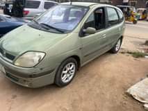 A picture of Renault scenic 08 automatic gear first body