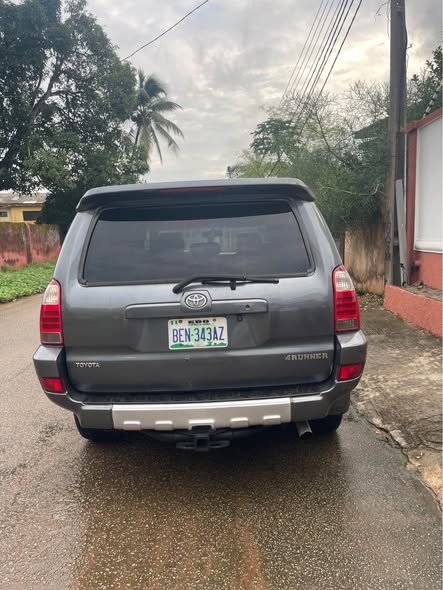 A picture of 2006 4Runner V8 engine 09150492502