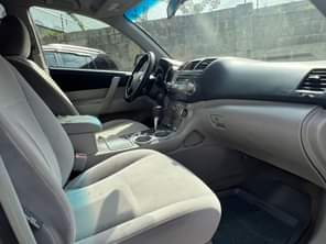A picture of Brand Toyota Model Highlander Year 2008 Price 6 9M First
