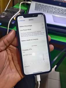 A picture of Iphone 11 64 gb fid active truetone active bh Not