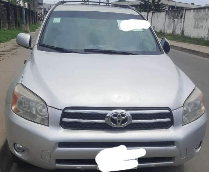 A picture of Super clean 08 RAV4 toks standard super clean everything is