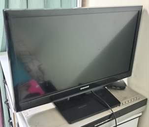 A picture of Used household items.