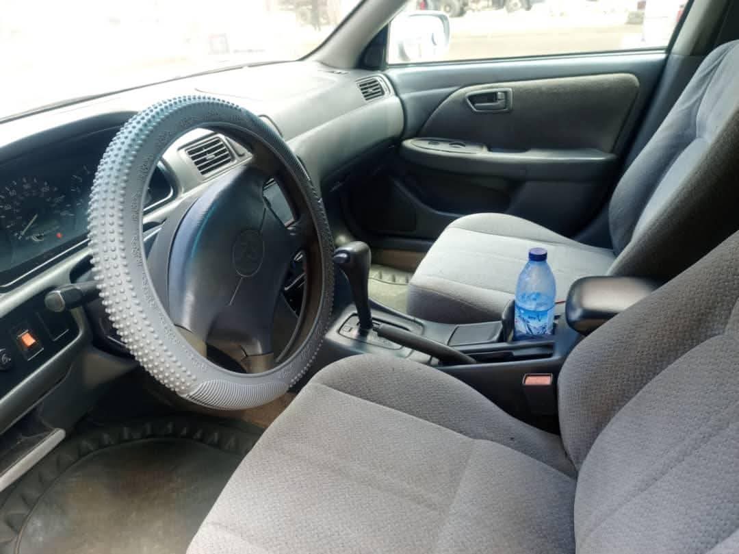 A picture of 2002 Toyota 02